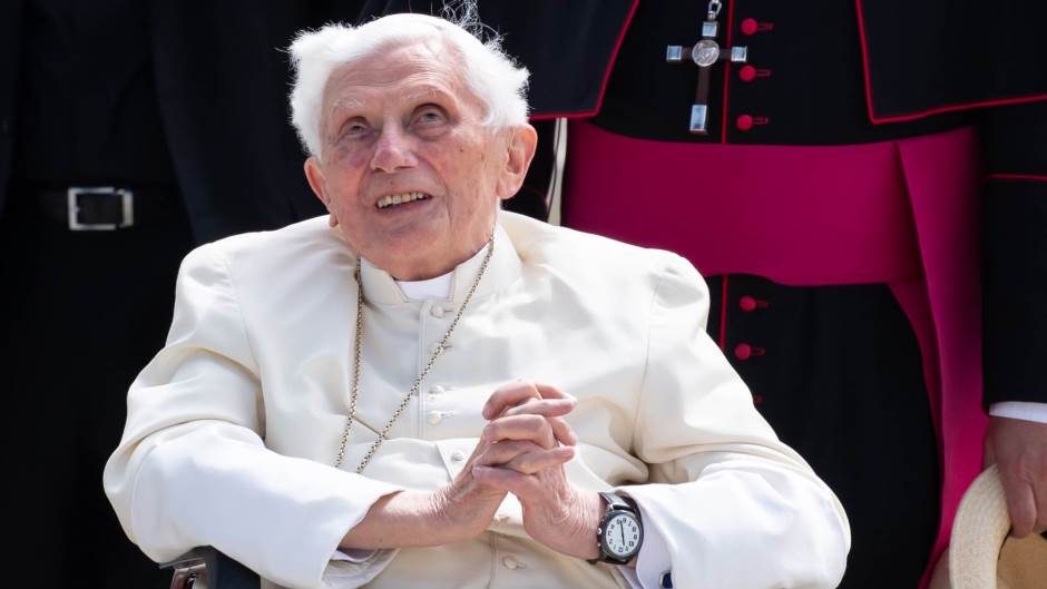 Papa Benedikt XVI krhkog zdravlja, ima akutno oboljenje koje izaziva jake bolove