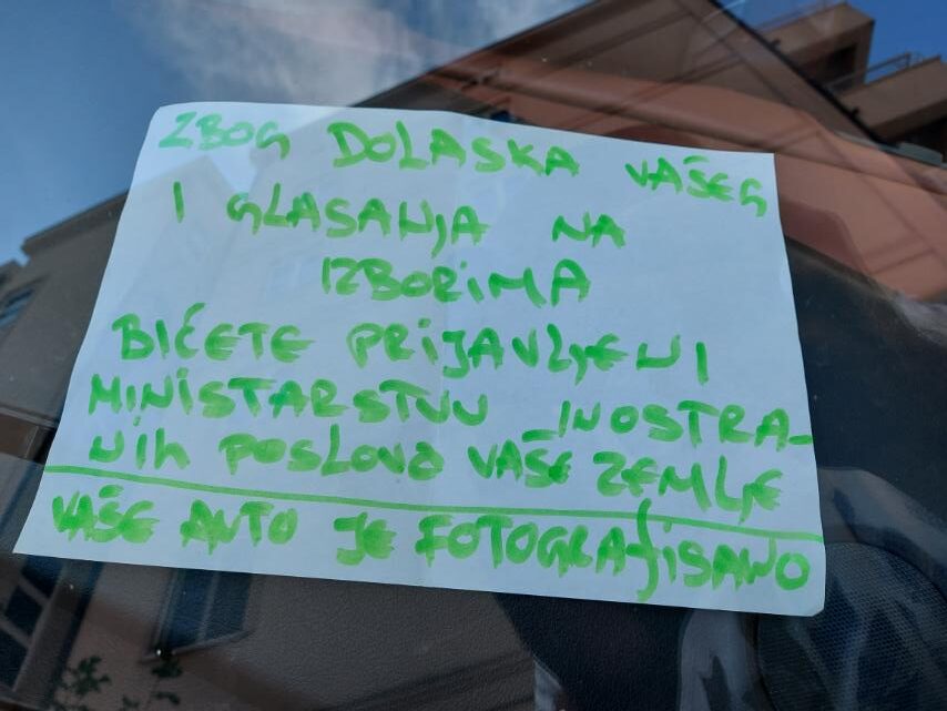 Preventivno sijanje straha: Prijetnje Bošnjacima i prije izbora, ostavili prijeteće poruke i oštetili auto