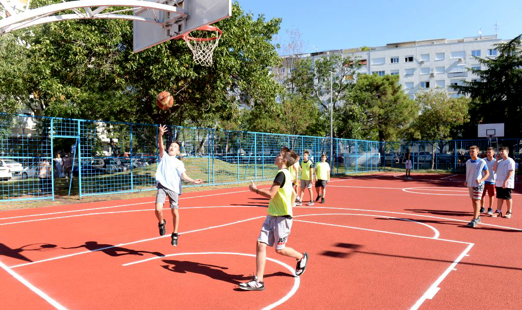 Rekonstruisan kultni košarkaški teren iza zgrade SIMPO, uskoro i novo dječije igralište