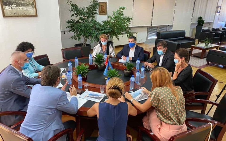 Pinama upravlja Opština i Morsko dobro, ponta Seljanovo javno kupalište