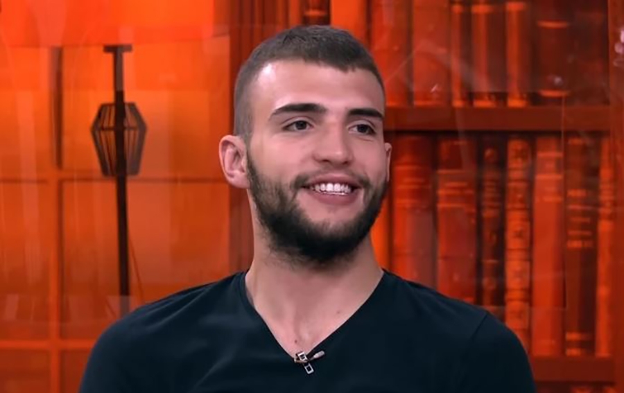 Veljko se ušuškao pored malog Željka! (FOTO)