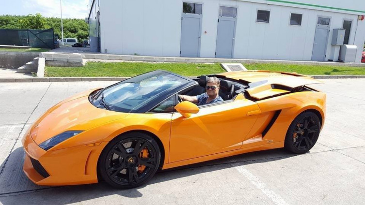 MILIJARDER bio u svingerski klub sa dvije ljubavnice, pa pronađen mrtav u automobilu
