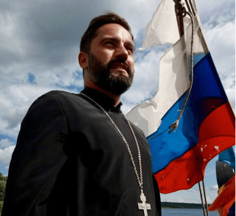 Još jedan sveštenik koji se miješa u politiku: Backović poručio ” Ko glasa za bezakonje, na sebe i na svoje porodice prenosi prokletstvo Svetog Vasilija”