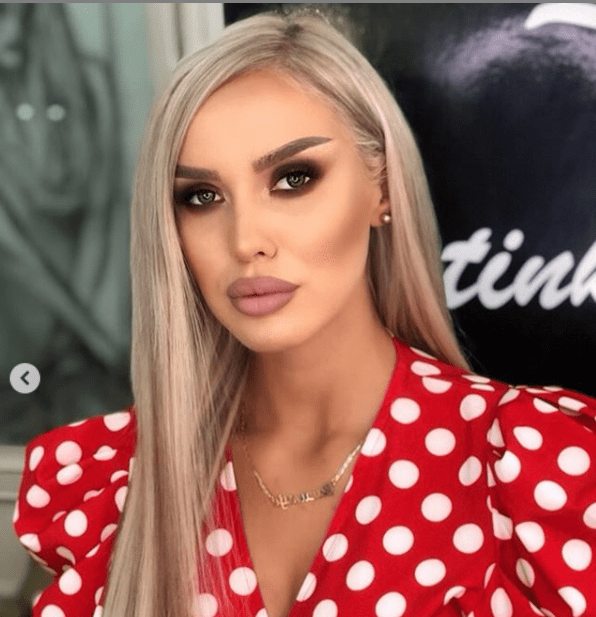 Političarka iz Srbije ima preko 100.000 fanova na Instagramu, a na zidu drži Miloševića (FOTO)