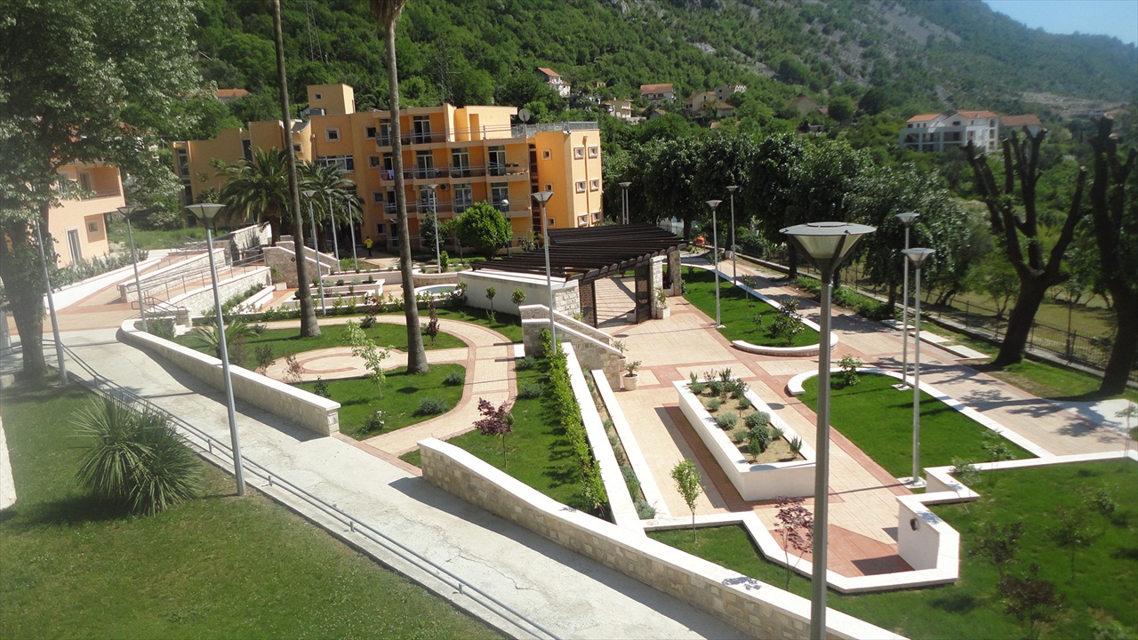 Trojica mladića napala portira u Domu starih u Risnu