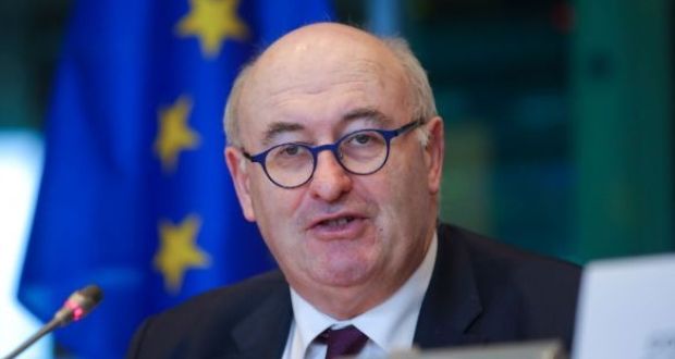 Evropski komesar podnio ostavku zbog prisustva zabave na kojoj je bilo više ljudi od dozvoljenog