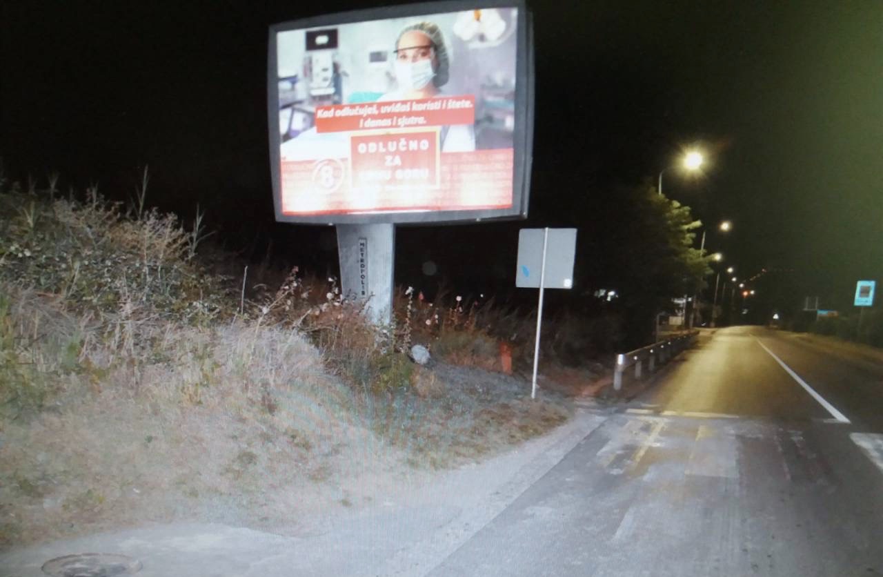 Tivćani uhapšeni zbog oštećenja bilborda sa reklamom političke partije