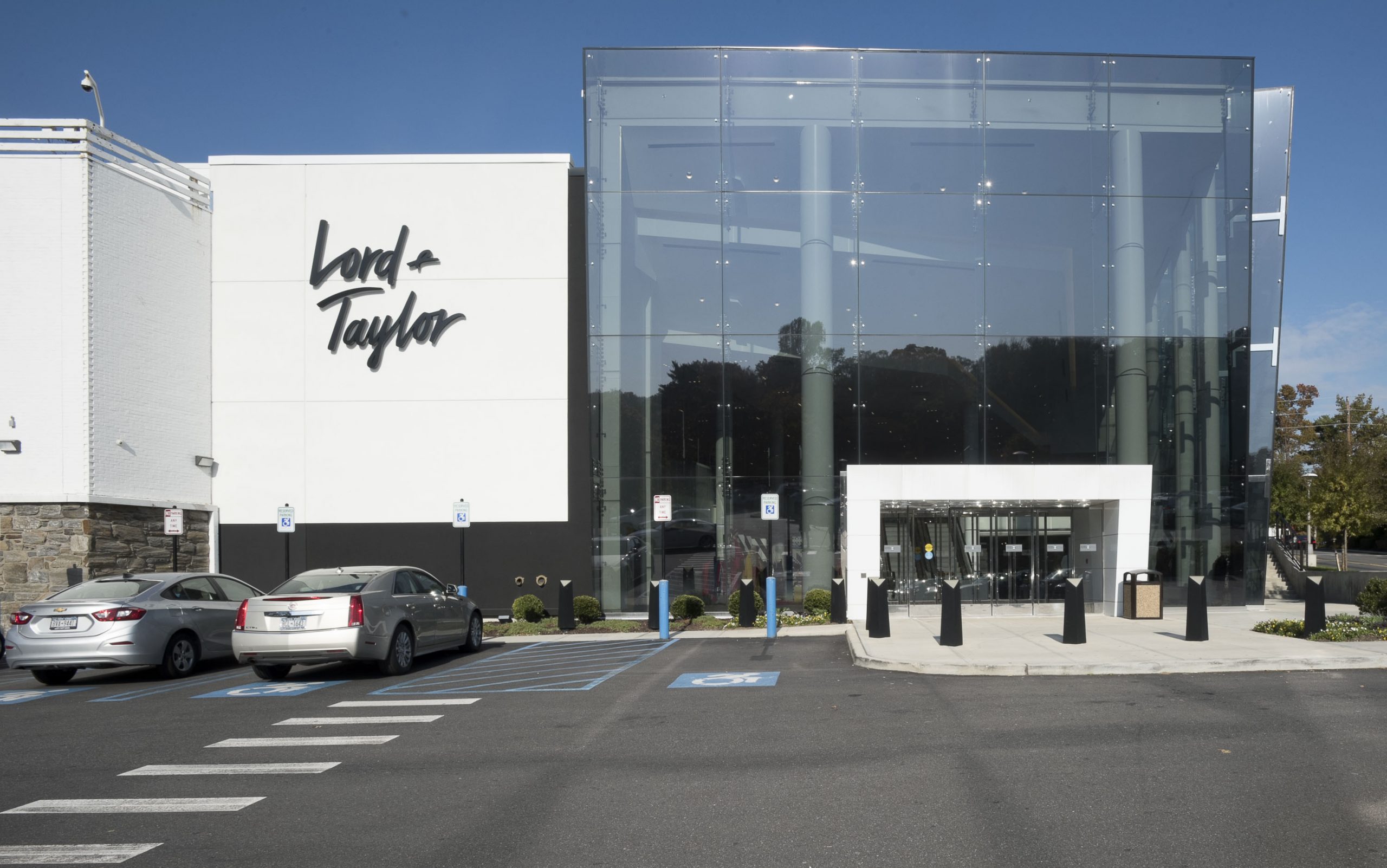 Kompanija “Lord & Taylor” zatvara robne kuće nakon skoro dva vijeka