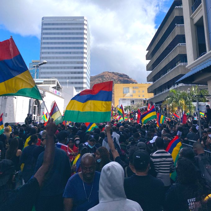 Na Mauricijusu protest zbog pomora delfina i izlivanja nafte