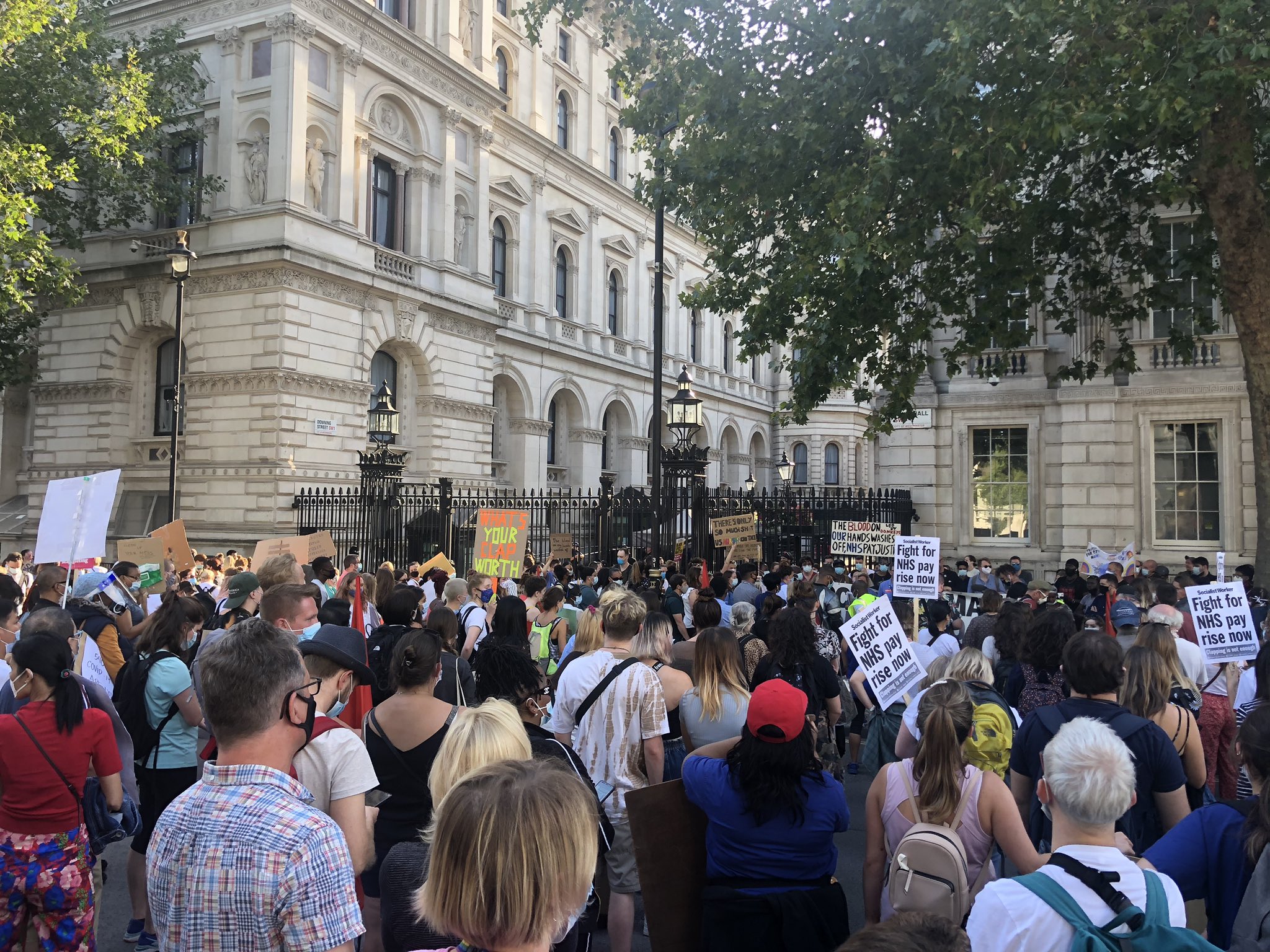 Protesti medicinskih radnika u Britaniji, traže veće plate