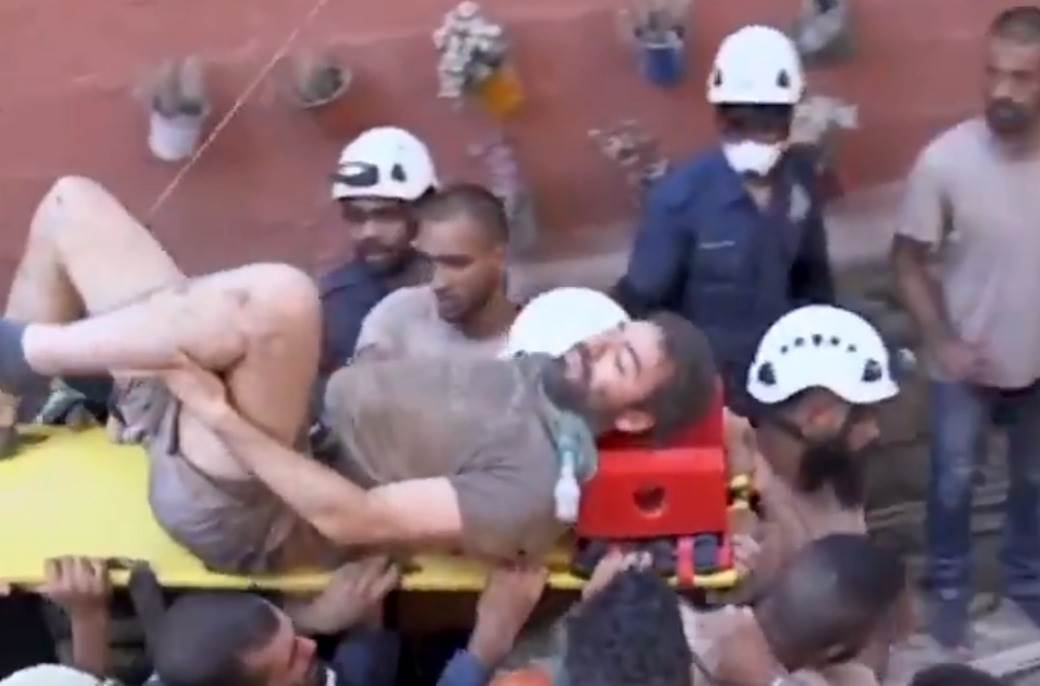 Tračak radosti u Bejrutu: Oduševljenje posle spasavanja čoveka zatrpanog 16 sati