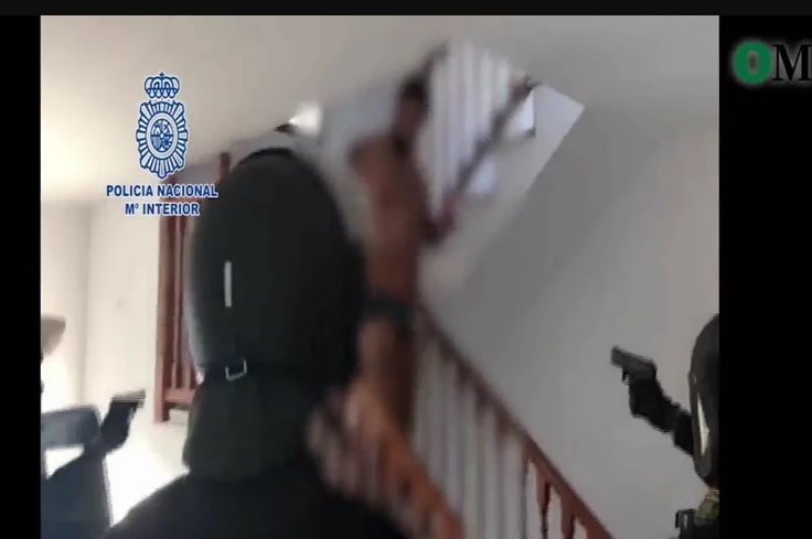 (VIDEO) Akcija hapšenja srpskih bjegunaca: Španska policija tražila Srbina zbog divljanja na Zvezdinoj utakmici, otkrila LEGLO DROGE