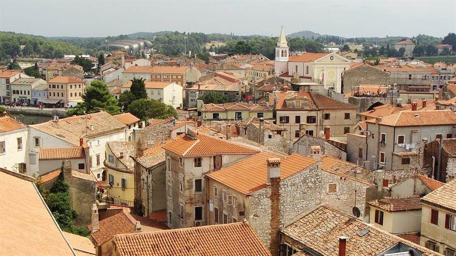 Osumnjičen da je godinama uništavao automobile srpskim turistima u Poreču