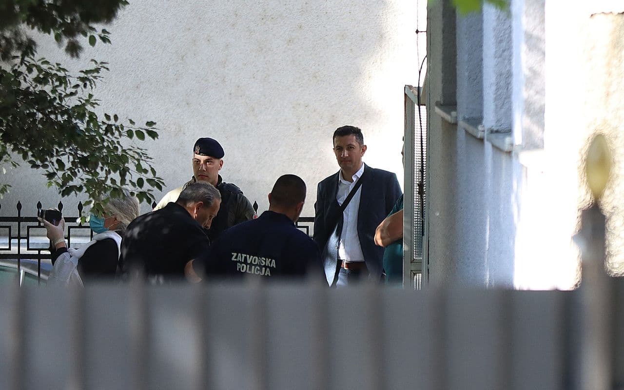 Grupa koja se tereti za šverc kokaina ostaje iza brave