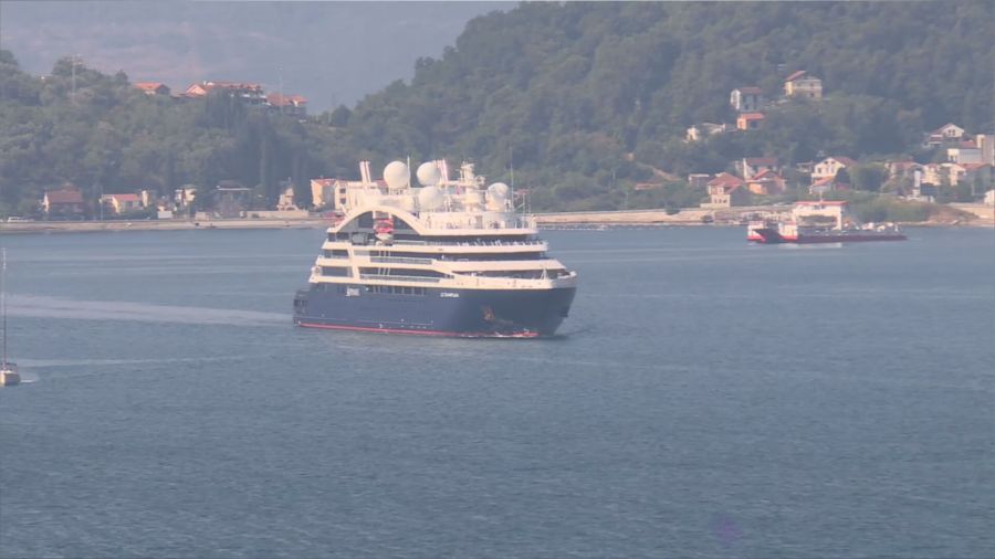 Francuski kruzer uplovio u Luku Kotor