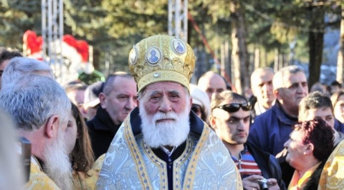 Mihailo: To što ratnohuškački vladika Amfilohije sastavlja vladu sekularne države, trebalo bi da zabrine mnoge