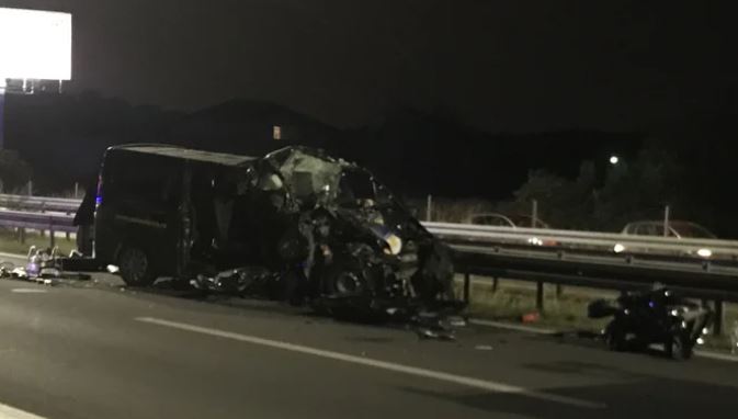 Jezive scene na auto-putu: U udesu kamiona i kombija punog ljudi dvoje mrtvih, petoro povrijeđenih