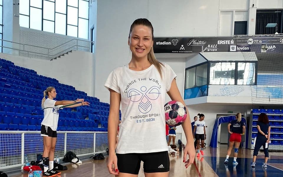 Predsjednica Budućnosti u sastavu: Plavo-bijeli dres sa brojem 2 ponovo u akciji