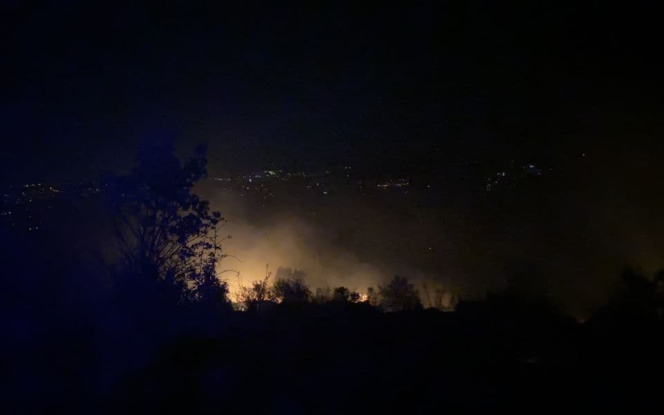 Vatrogasci branili kuće: Gorjelo u okolini kučkih sela