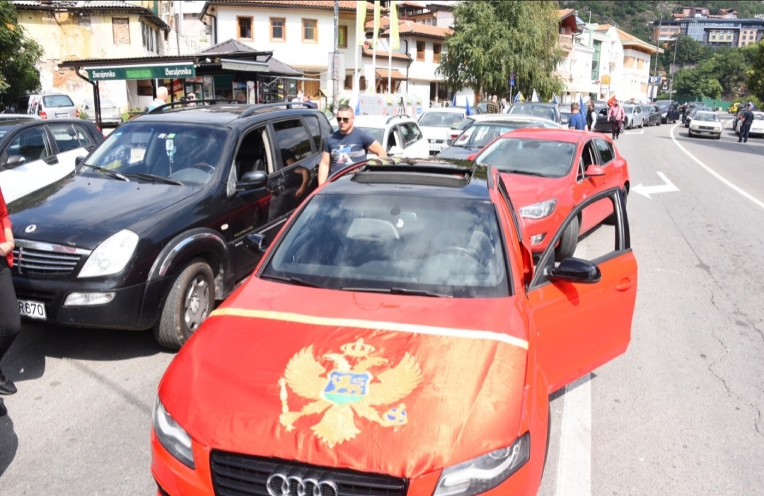 Defile u Sarajevu: Podrška Bošnjacima u Crnoj Gori (FOTO/VIDEO)