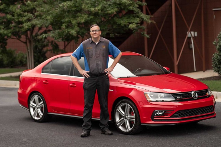 Da li je ovo najveći zaljubljenik u Volkswagen?