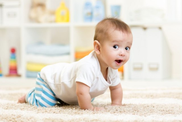 Kako bebe posmatraju svijet? Prvo vide samo maglu i svijetlo, a evo kada počnu da razlikuju boje