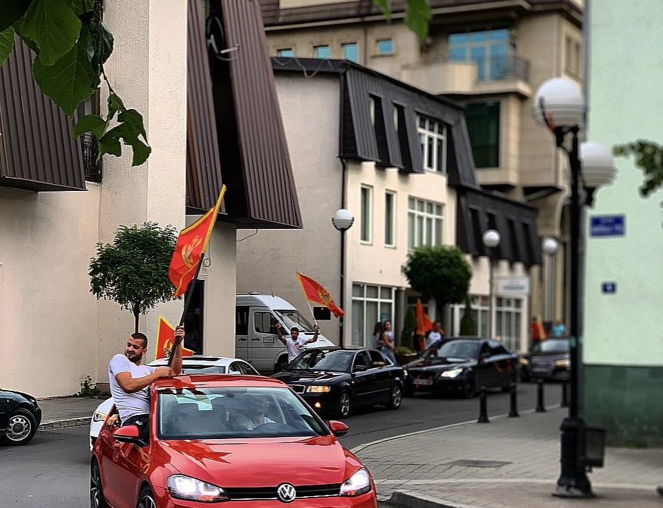 U Rožajama se vijore crnogorske zastave: Zasijaj, zasijaj zvijezdo da se vidi Montenegro!