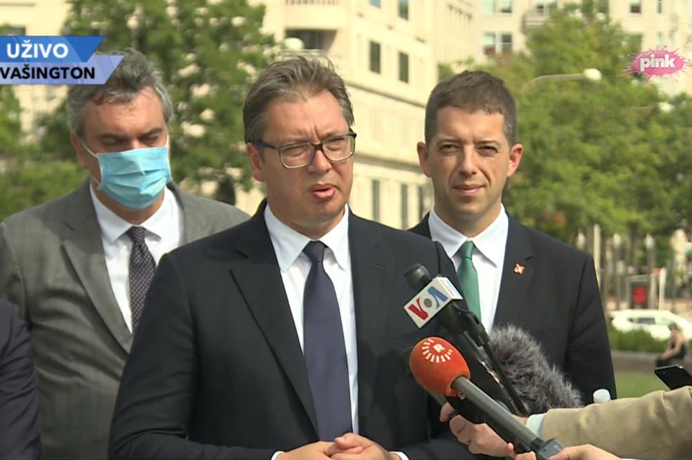 Vučić se obratio novinarima nakon sastanka: Nijesam bio nikakav heroj, taj papir je bio užasno težak