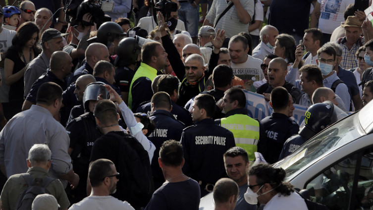 Borisov se ne povlači, uhapšeno 126 osoba