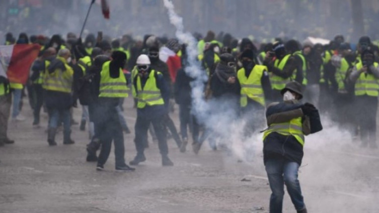 Na protestima “žutih prsluka”, uhapšeno više od stotinu ljudi