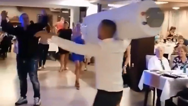 A od kuma bojler! Snimak sa svadbe u Srbiji nasmijao region (VIDEO)