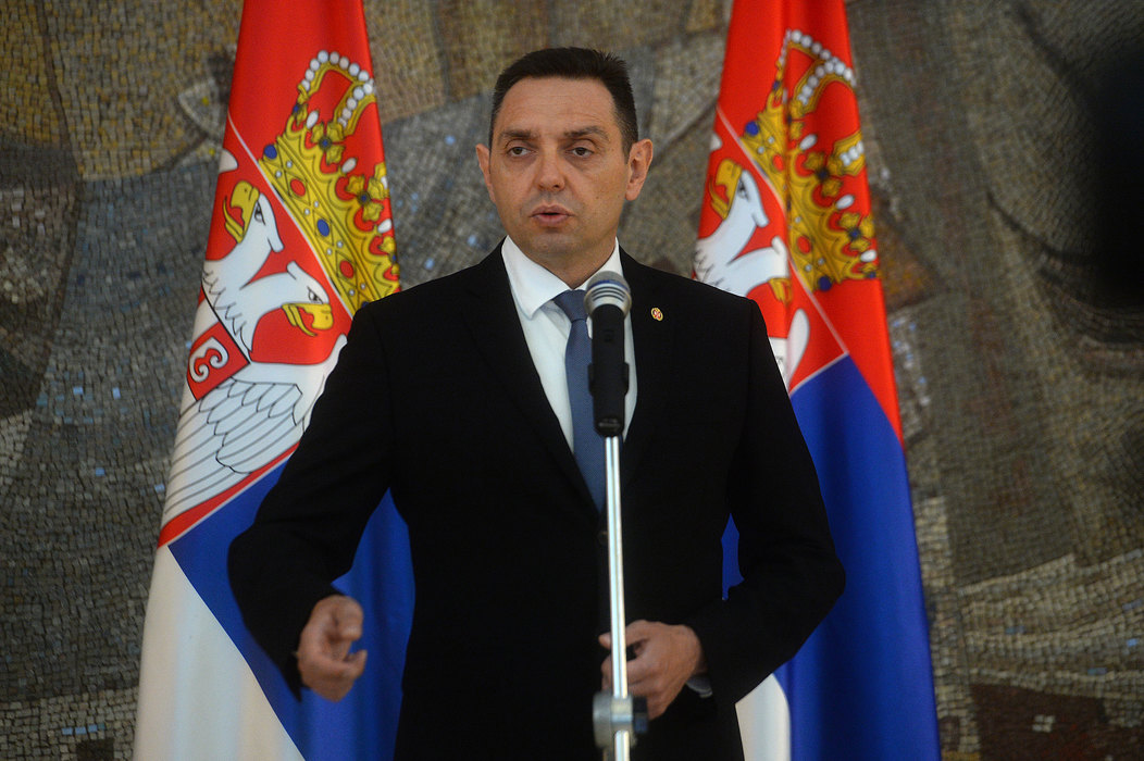 Vulin o Krivokapiću: Na zdravlje mu vakcine, na čast čestitke Kurtiju