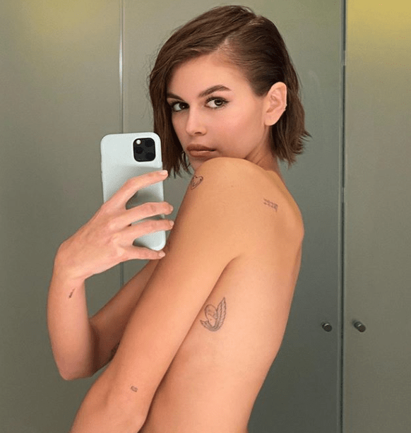 Kćerka Sindi Kraford za 19. rođendan pozirala gola!