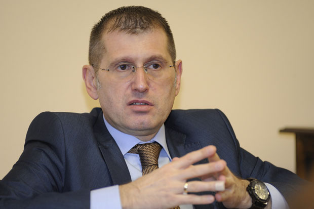 Direktor policije Srbije: Potjernica za Kontićem raspisana kasno, neko će za to odgovarati