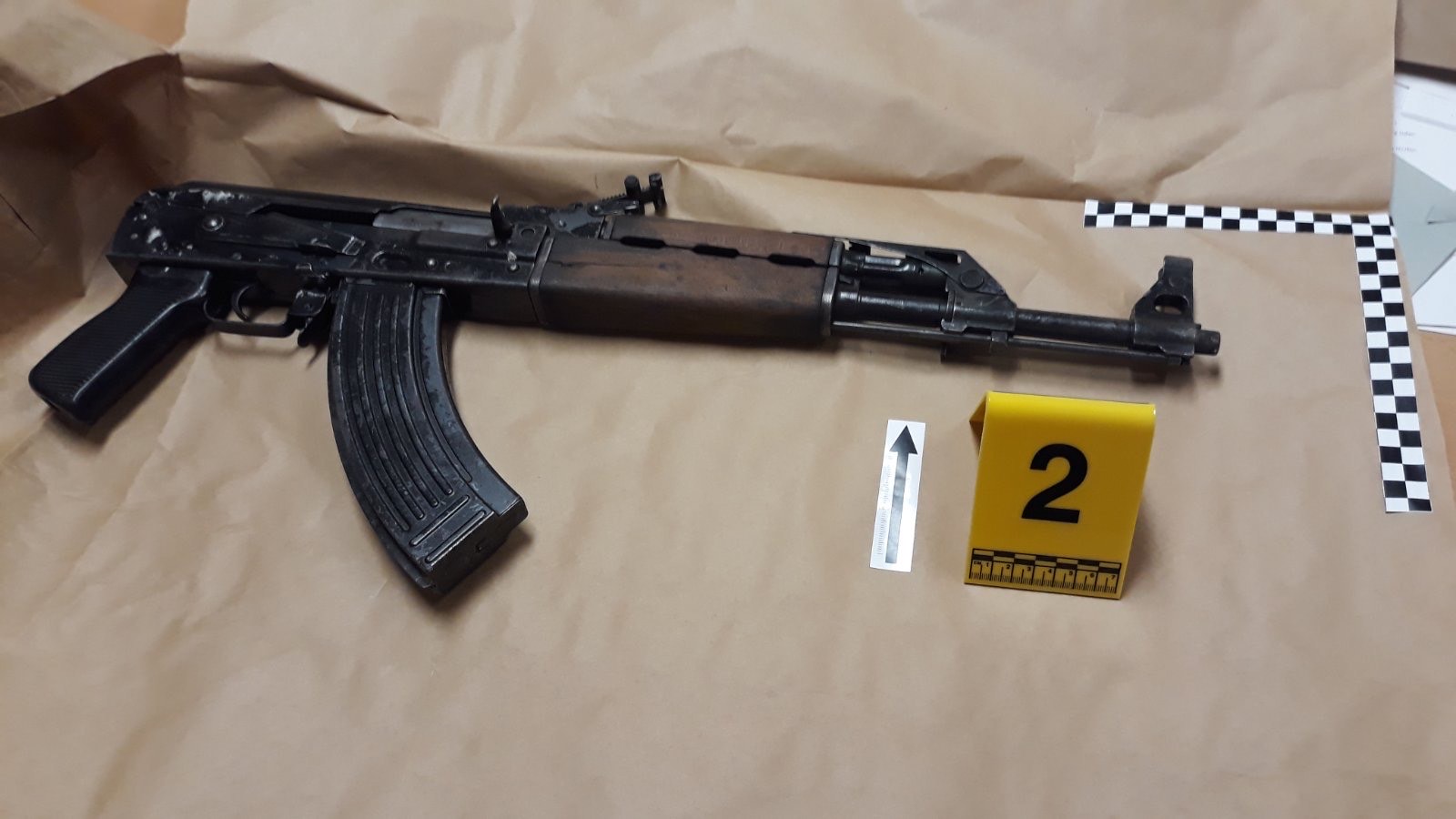 Šenlučili u Baru, oduzeta automatska puška