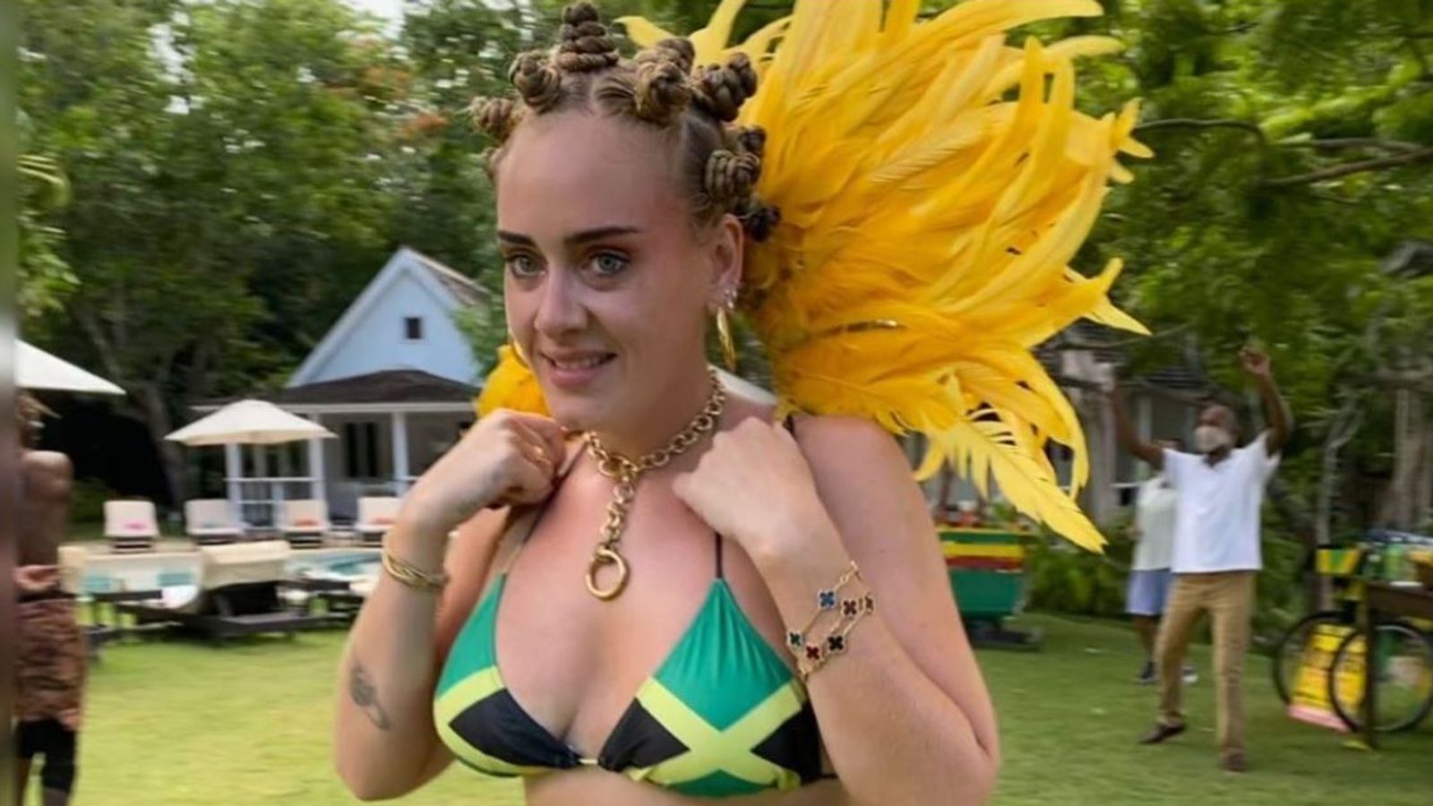 Prva slika Adel u bikiniju, usijale se društvene mreže (FOTO)