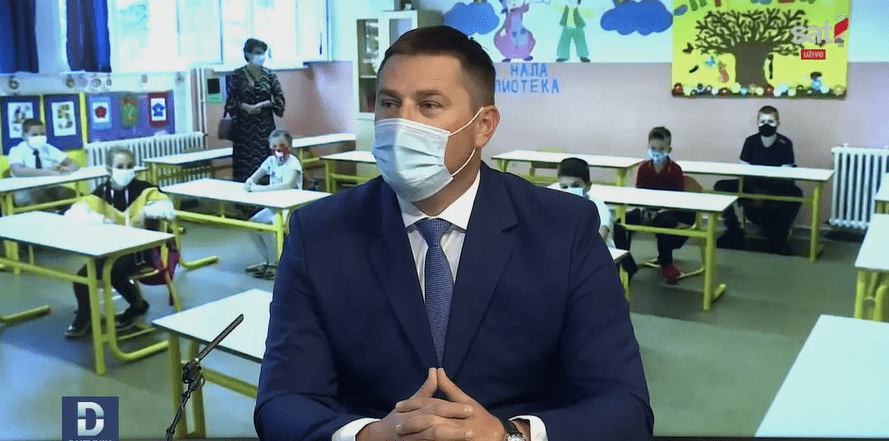 TOMIĆ: U školama će pratiti situaciju i poštovanje mjera