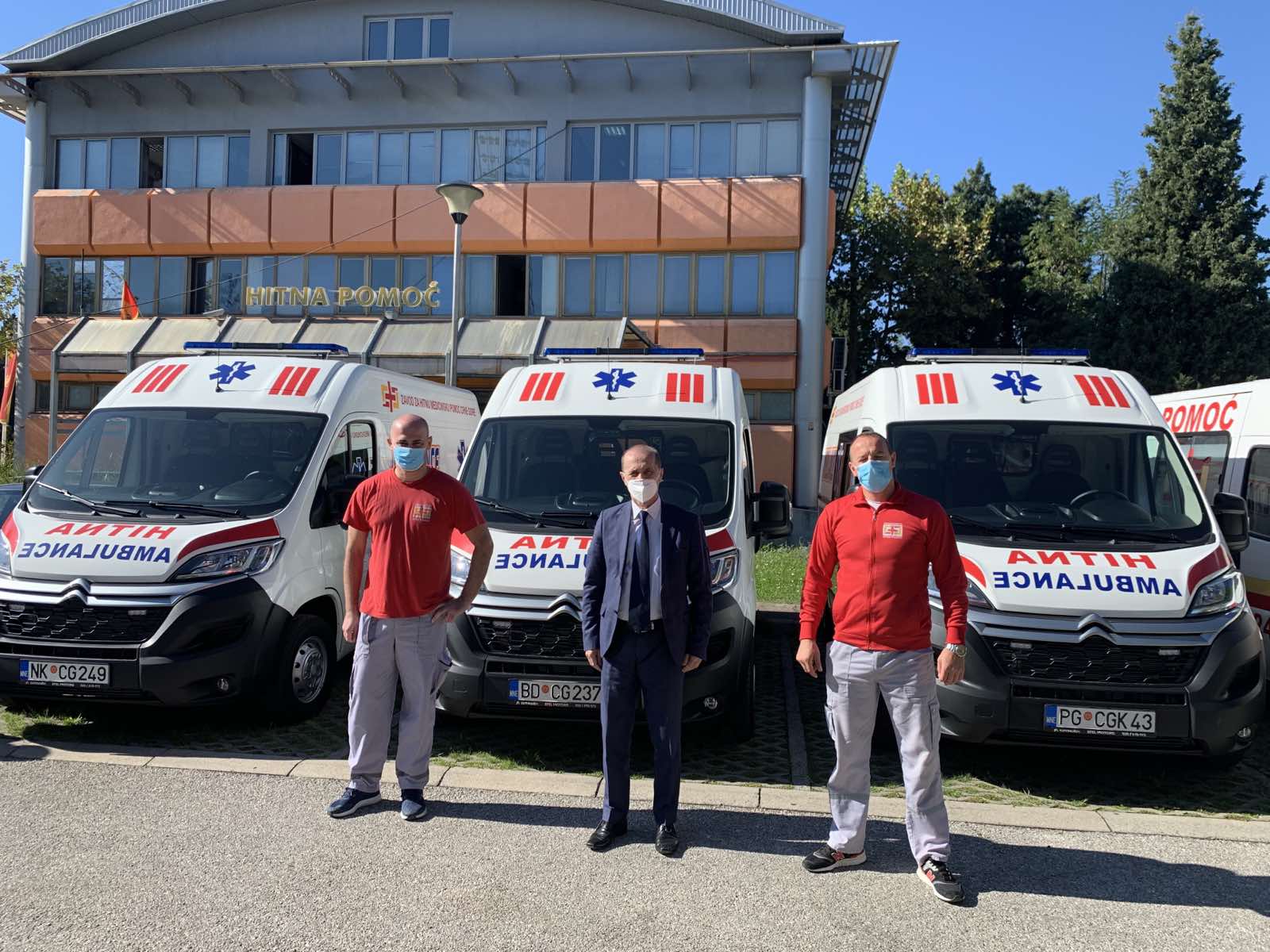 Tri nova vozila hitne medicinske pomoći u Podgorici, Nikšiću i Budvi
