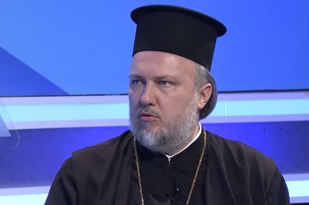 VELIBOR DŽOMIĆ: LAŽ je da је mitropolit Amfilohije preminuo!