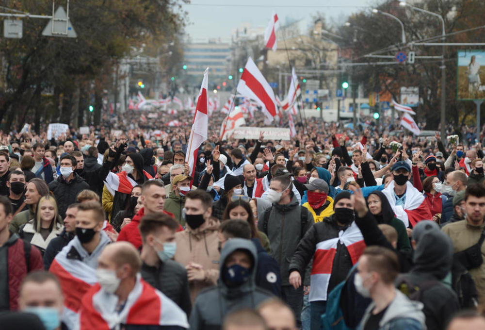 ŠOK-BOMBE I SUZAVAC U BJELORUSIJI: Hiljade demonstranata na ulicama…
