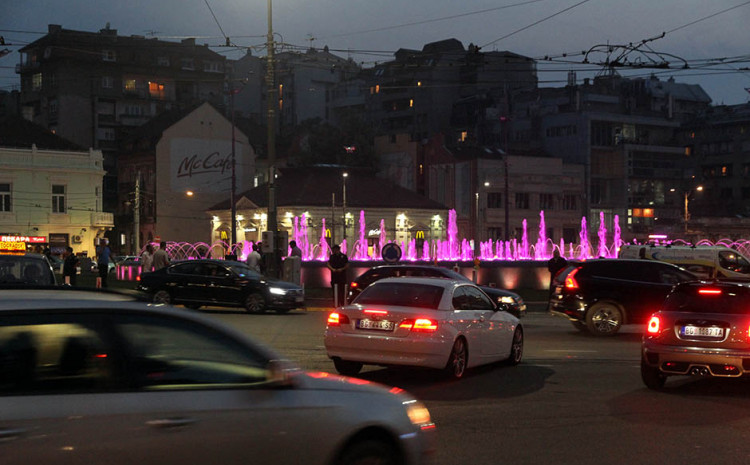 Trgom Slavija orile se GUSLE (VIDEO)