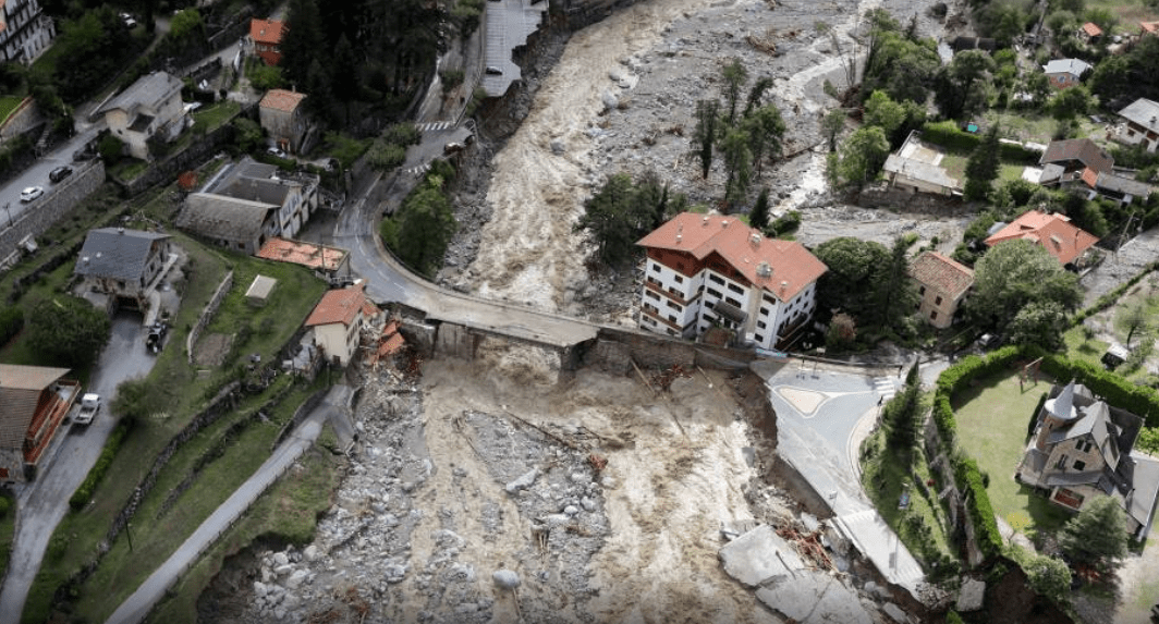 U poplavama na granici Italije i Francuske, dvije osobe poginule, 24 nestale