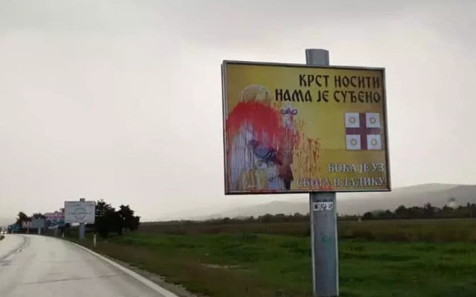 Tivat: Oštećen bilbord sa likom Amfilohija