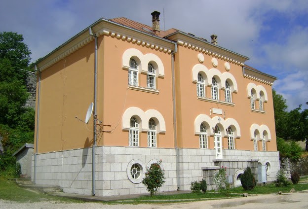 Cetinjska bogoslovija obustavlja rad, karantin u internatu