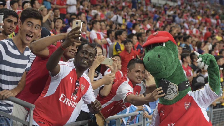 Maskota Arsenala dobila otkaz, Ozil ponudio da nadoknadi punu platu