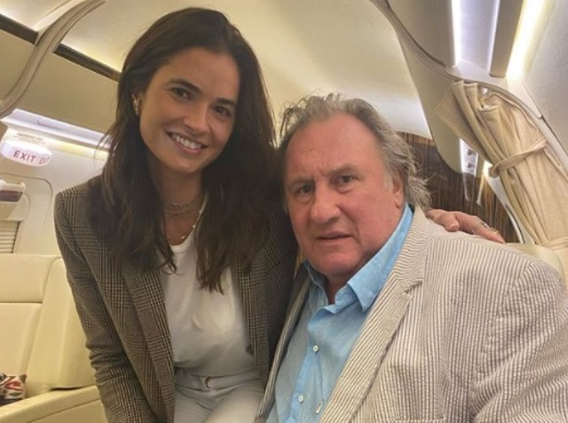Marija Karan i Žerar Depardje u zagrljaju