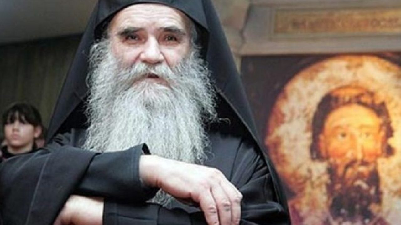 SPC: Amfilohije otežano diše uz bol u grudnom košu