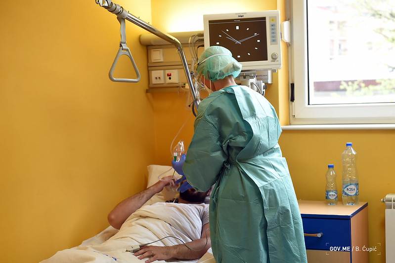 U Beranama devet pacijenata u teškom stanju, u Nikšiću jedan na respiratoru