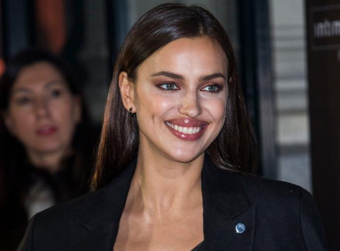 Gola Irina Šajk na naslovnici časopisa “Vogue”