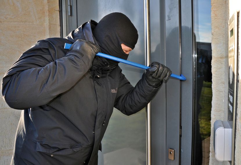 Uhapšene dvije osobe: Ukraden električni alat i ženska torba
